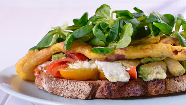 BURRATTA EN TOSTADAS