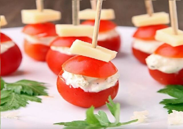 TOMATE CHERRY CON AJI VERDE